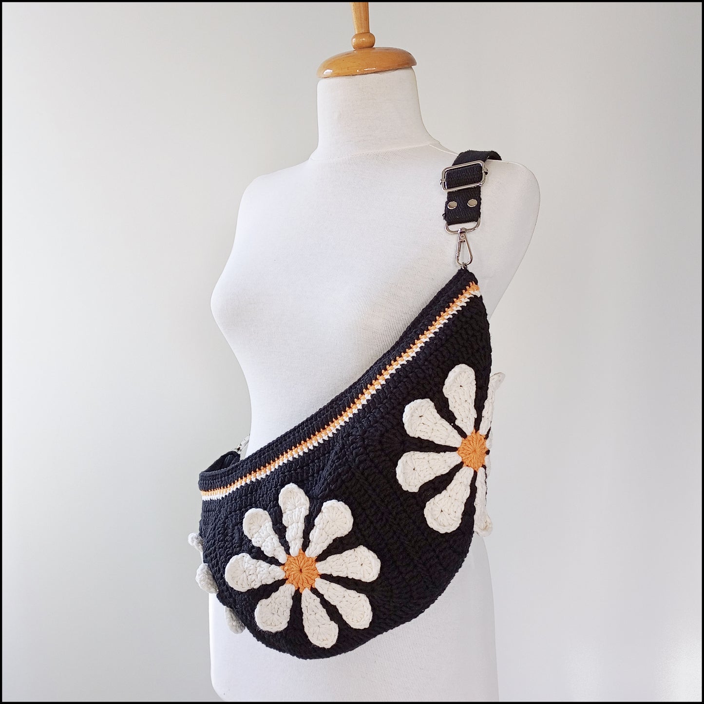 Crochet Fanny Pack,Sling Bag for Women, Daisy Crossbody Bag