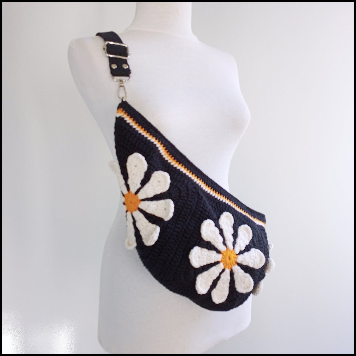 Crochet Fanny Pack,Sling Bag for Women, Daisy Crossbody Bag